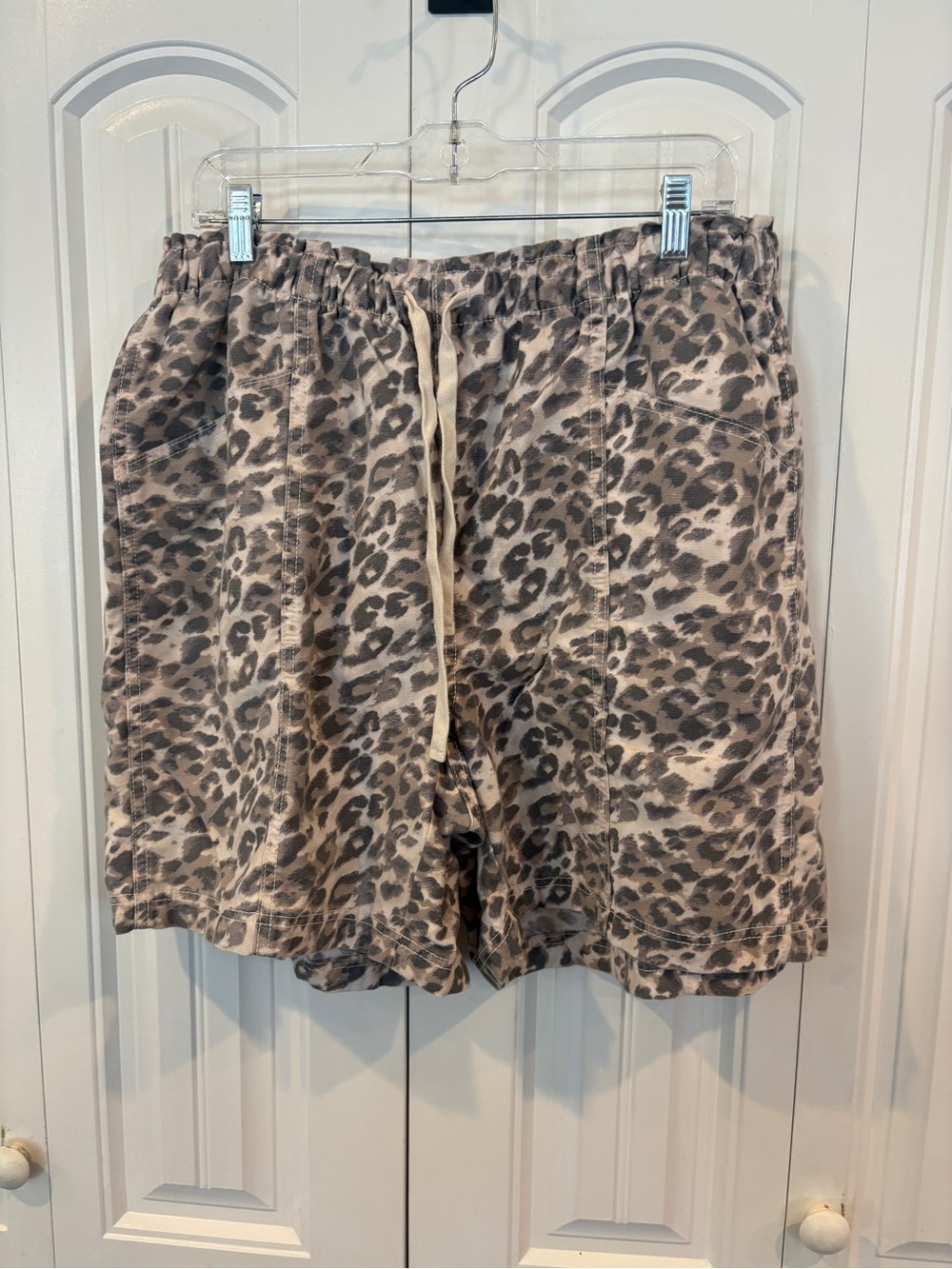 Aerie tan animal print shorts size large